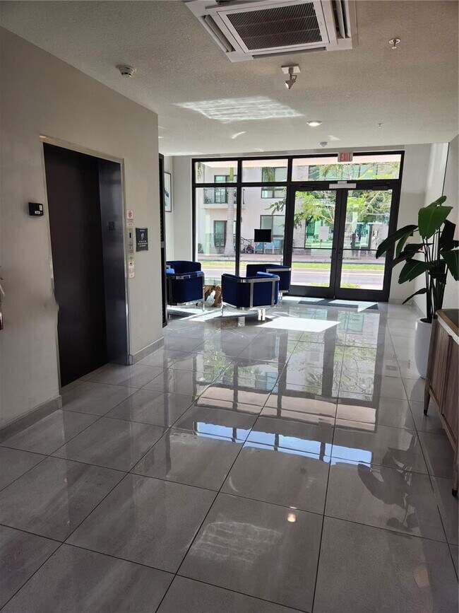 8301 NW 41st St in Doral, FL - Building Photo - Building Photo
