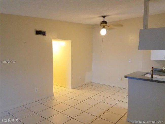 9719 Hammocks Blvd-Unit -Apt 207A in Miami, FL - Building Photo - Building Photo