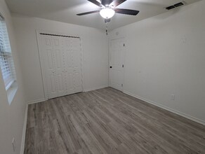 114 Scofield Ave in Johnson City, TX - Building Photo - Building Photo