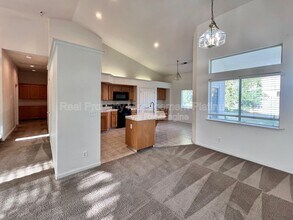 8622 N Heartland Way in Fresno, CA - Building Photo - Building Photo