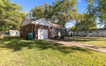 1205 Shepley Dr in St. Louis, MO - Building Photo - Building Photo