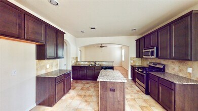 6351 Wilshire Ridge in Houston, TX - Building Photo - Building Photo