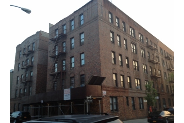 690 E 189th St in Bronx, NY - Building Photo