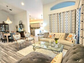 9825 Mantova Dr in Wellington, FL - Foto de edificio - Building Photo
