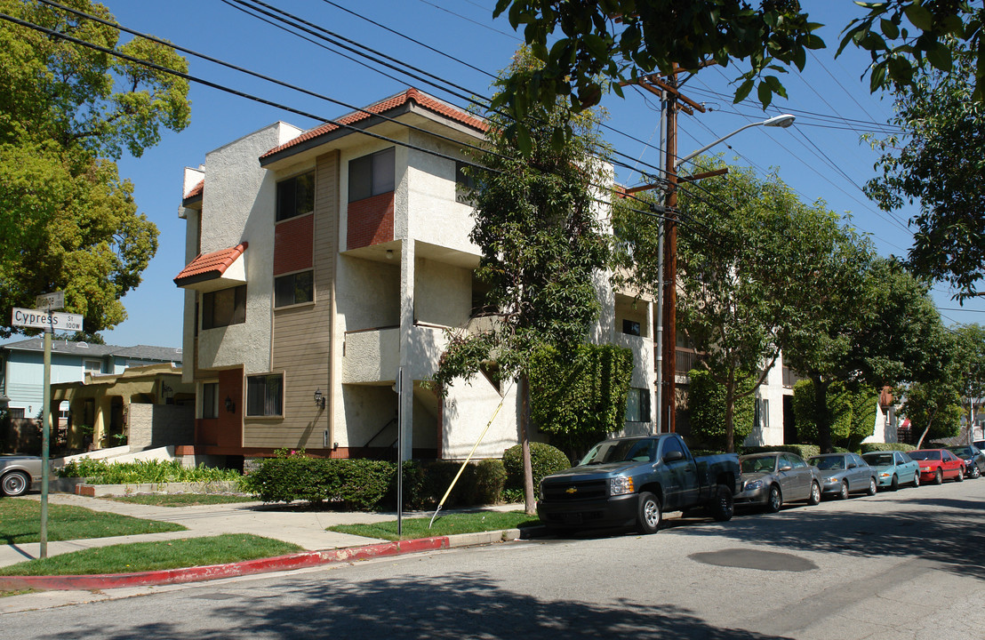 115 W Cypress St in Glendale, CA - Building Photo