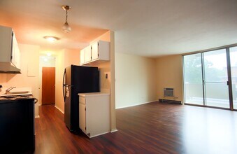 1800 Jefferson Park Ave in Charlottesville, VA - Foto de edificio - Building Photo