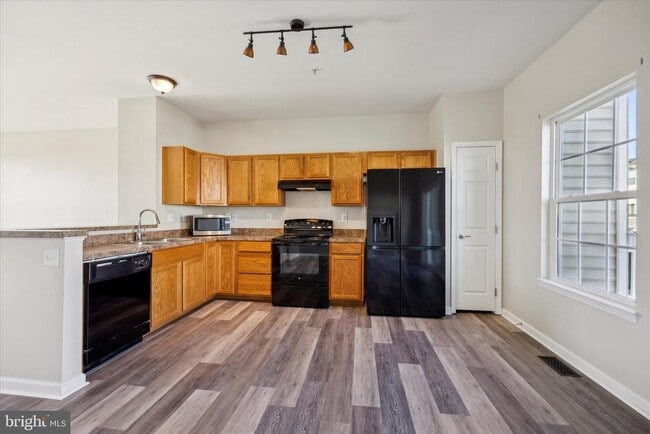 property at 103 Sandpiper Ct