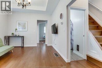 402 Aylmer Ave in Windsor, ON - Foto de edificio - Building Photo