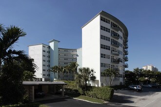 Le Cercle Condominiums in Fort Lauderdale, FL - Building Photo - Building Photo