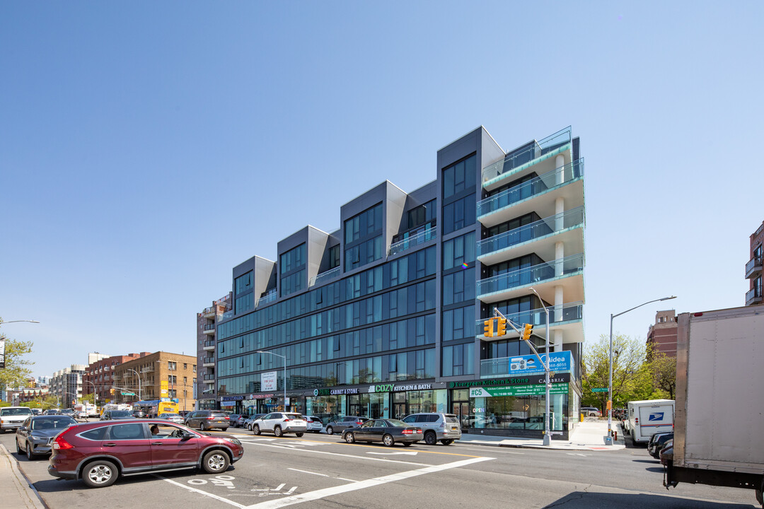 4415 College Point Blvd in Flushing, NY - Building Photo