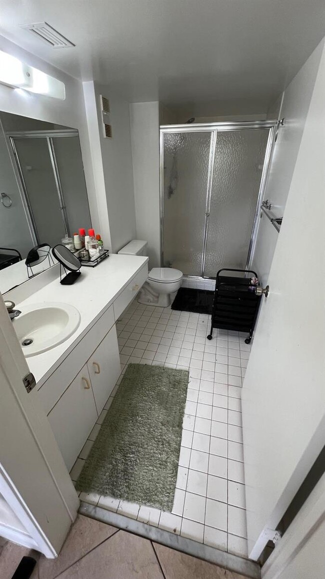 2236 N Cypress Bend Dr in Pompano Beach, FL - Building Photo - Building Photo