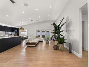 7753 NW 189th St in Hialeah, FL - Building Photo - Building Photo