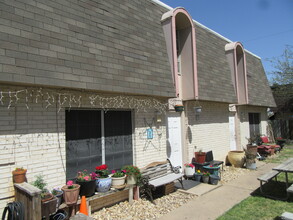 1906 Hearthside Dr in Austin, TX - Building Photo - Building Photo