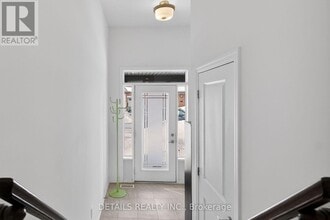 124 Overberg Way in Ottawa, ON - Building Photo - Building Photo
