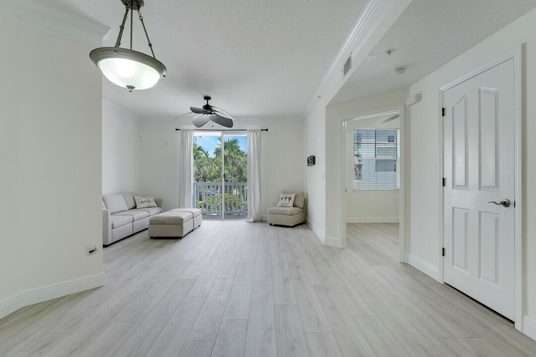 155 Galicia Way in Jupiter, FL - Building Photo