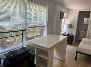 1949 NE 173rd St in North Miami Beach, FL - Building Photo - Building Photo