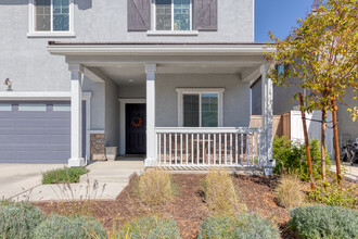 1040 Stargate Dr in Roseville, CA - Foto de edificio - Building Photo