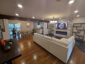 5571-5574 Four Winds Dr SW in Lilburn, GA - Building Photo - Building Photo
