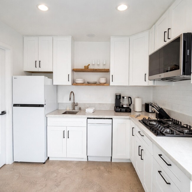 6431 Carthage St in San Diego, CA - Building Photo - Building Photo