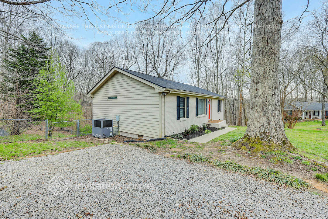 107 Treetop Ct in White House, TN - Building Photo