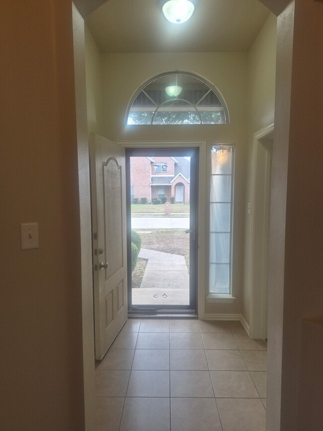 709 Shady Meadow Ln in Glenn Heights, TX - Building Photo - Building Photo