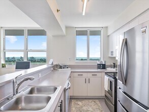 650 West Ave, Unit 1812 in Miami Beach, FL - Building Photo - Building Photo