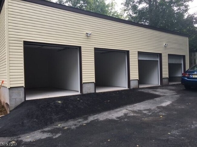 30 Riggs Pl-Unit -2 in South Orange, NJ - Foto de edificio - Building Photo