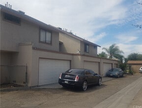 2600 W Porter Ave, Unit A in Fullerton, CA - Foto de edificio - Building Photo