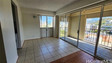 818 S King St in Honolulu, HI - Building Photo - Building Photo