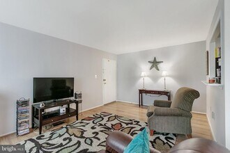 3750 Bel Pre Rd in Silver Spring, MD - Building Photo - Building Photo