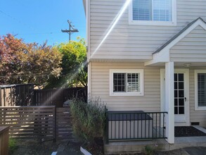 120 Golden Ridge Ave in Sebastopol, CA - Building Photo - Building Photo