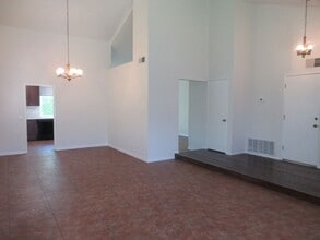 18523 Kinzie St in Los Angeles, CA - Building Photo - Building Photo