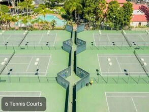 5565 Canoga Ave, Unit # in Woodland Hills, CA - Building Photo - Building Photo