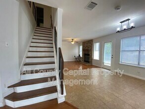 910 Crieff Cross Dr in Pflugerville, TX - Foto de edificio - Building Photo