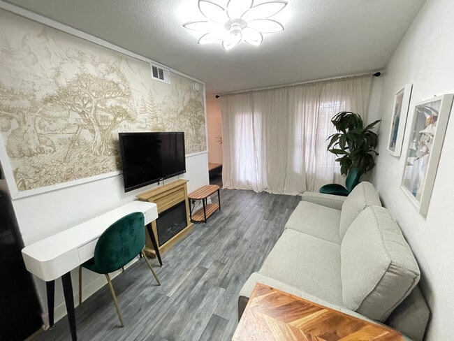 property at 2020 S Congress Ave