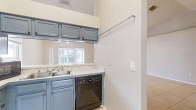 1217 Cressford Pl in Brandon, FL - Building Photo - Building Photo