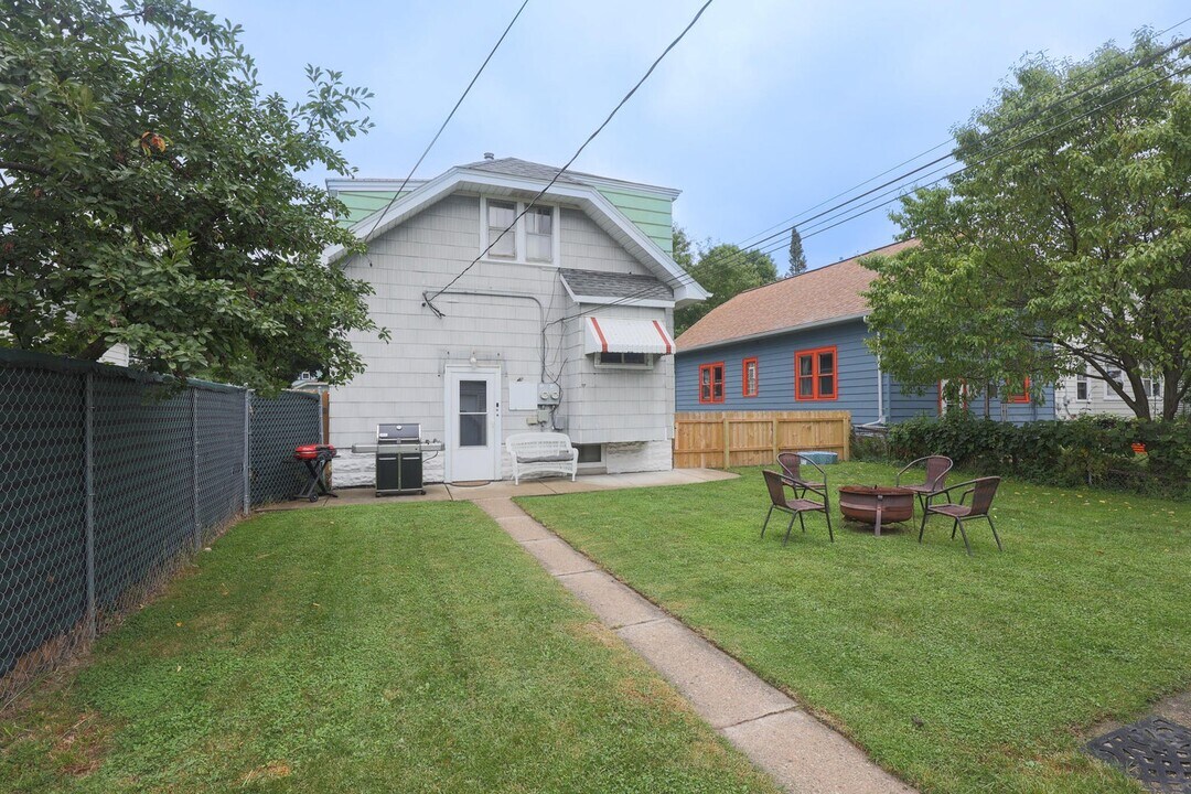 1963 S 75th St, Unit Upper in West Allis, WI - Building Photo