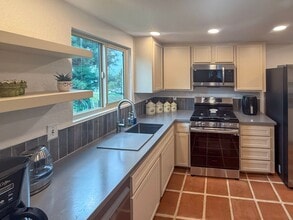 95 Tennessee St in Redlands, CA - Building Photo - Building Photo