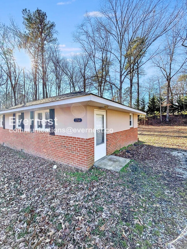 12364 Mason Ave in Chester, VA - Foto de edificio - Building Photo