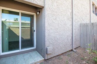 Lateral 14 Apartments in Phoenix, AZ - Building Photo - Building Photo