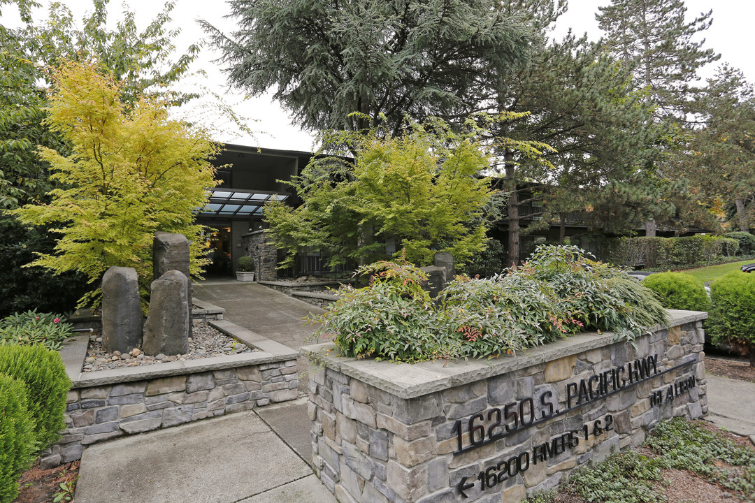 Oswego Terraces in Lake Oswego, OR - Building Photo