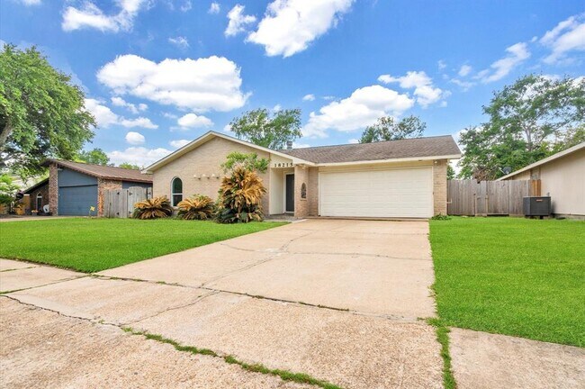 18215 Navajo Trail Dr in Spring, TX - Building Photo - Building Photo