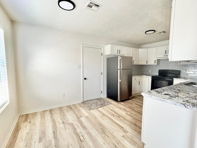 1214 NW Columbia Ave in Lawton, OK - Building Photo - Building Photo