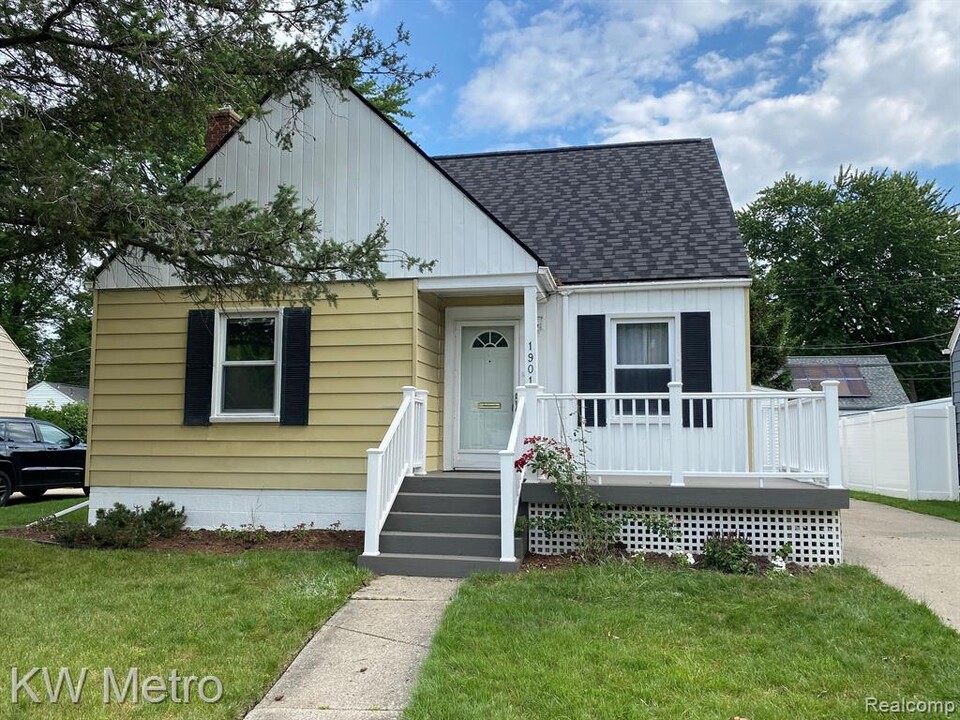 1901 Brockton Ave in Royal Oak, MI - Building Photo