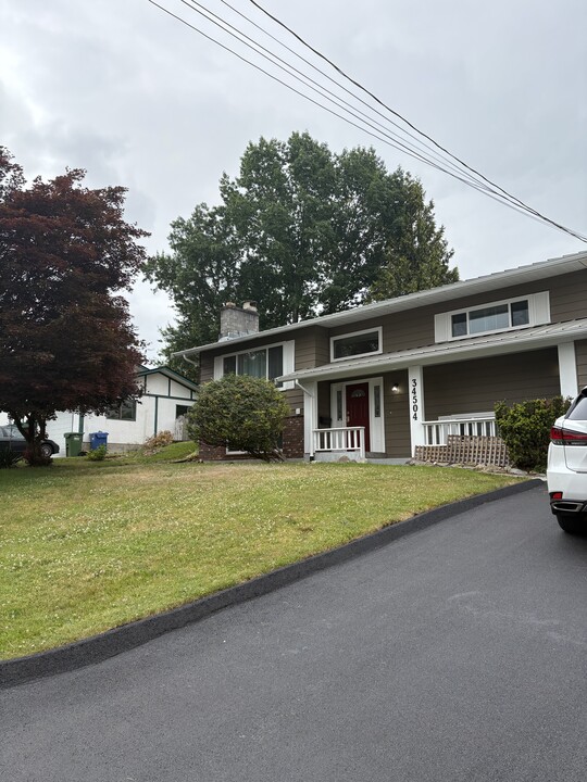 34504 Donlyn Av in Abbotsford, BC - Building Photo
