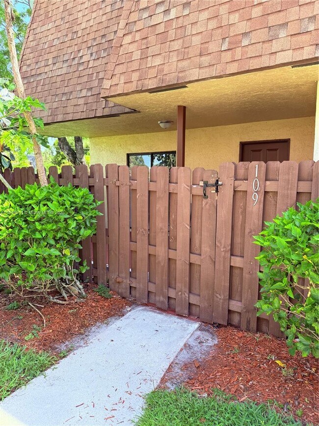 109 San Remo Blvd in North Lauderdale, FL - Building Photo - Building Photo
