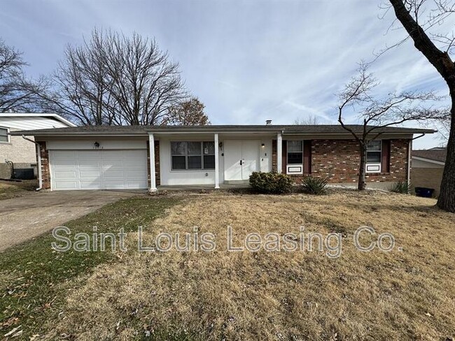 13910 Le Sabre Dr in Florissant, MO - Building Photo - Building Photo