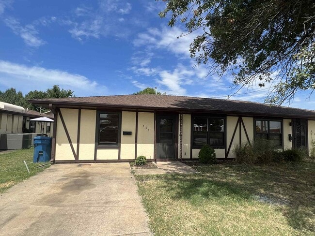 property at 423-427 W Elk St