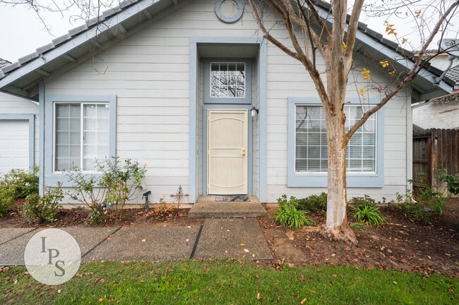 2188 E Pinedale Ave in Fresno, CA - Foto de edificio - Building Photo