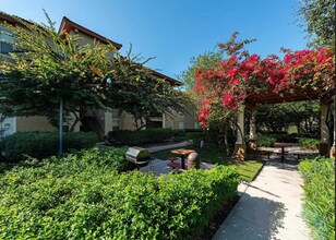 8950 Colonnades Ct E in Bonita Springs, FL - Building Photo - Building Photo